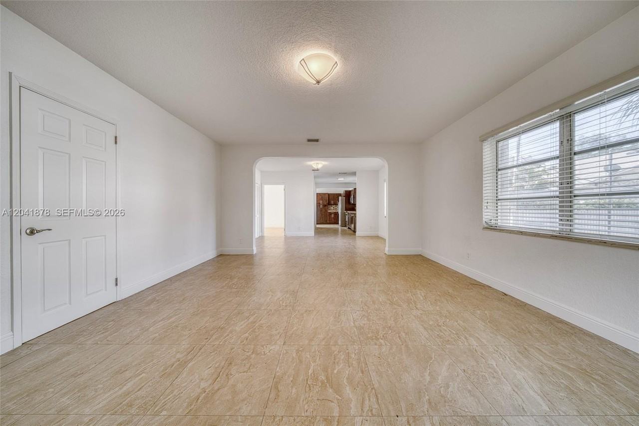 4136 Sw 14th St #NA - Photo 5 of 19