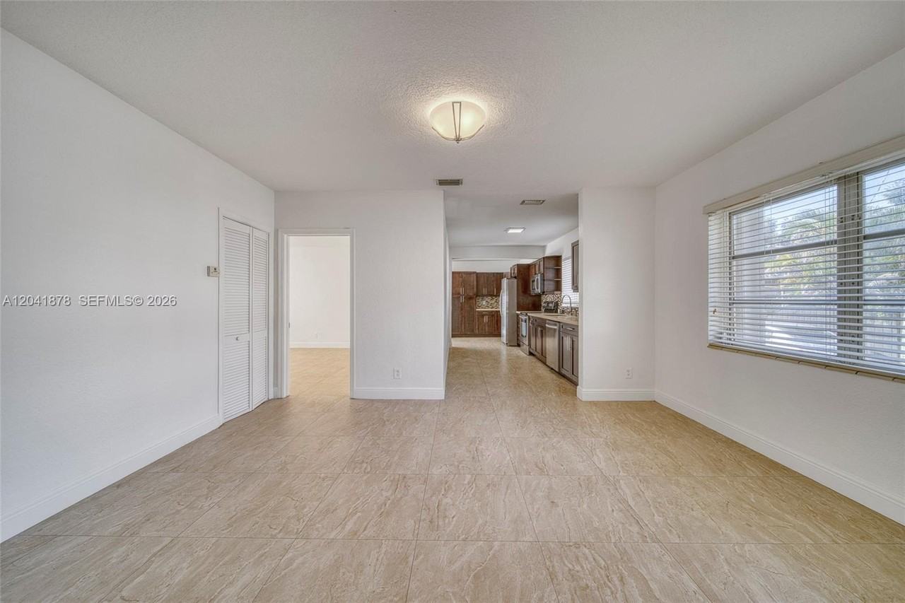 4136 Sw 14th St #NA - Photo 6 of 19