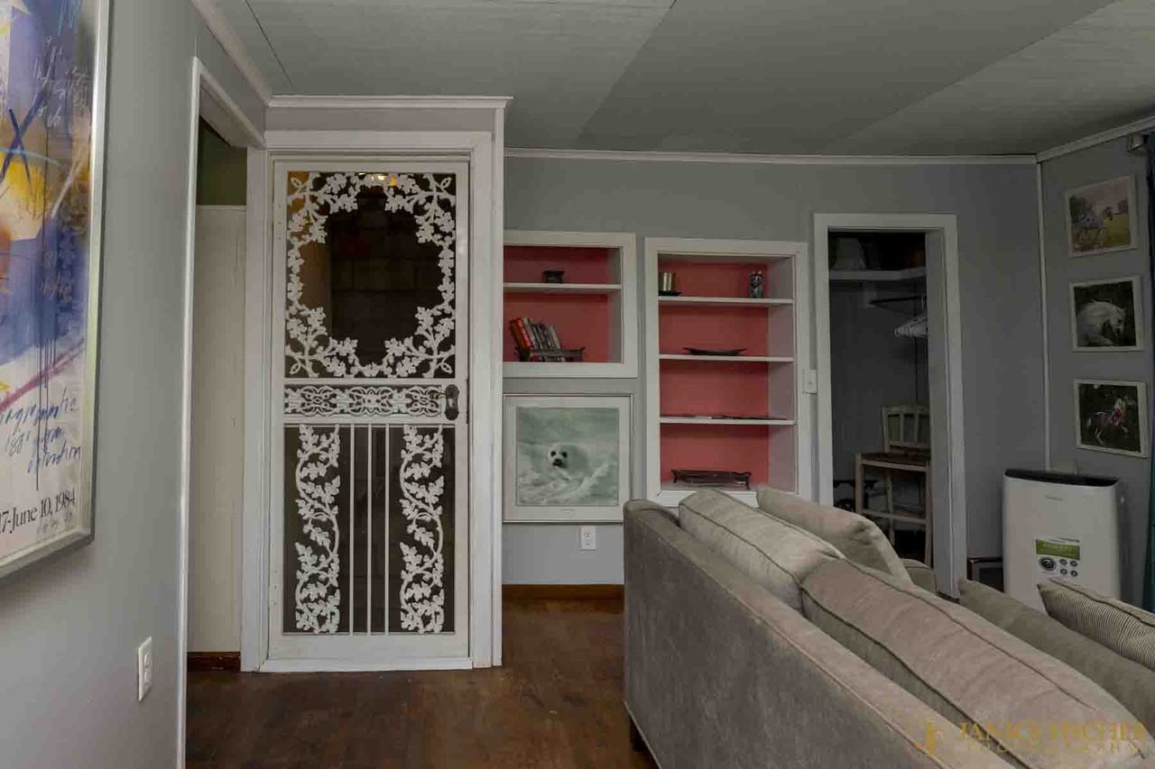 10324 N Main St - Photo 2 of 25
