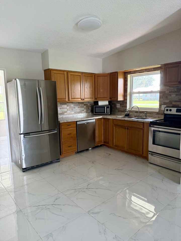 1601 Roselawn St Sw #NA - Photo 3 of 10