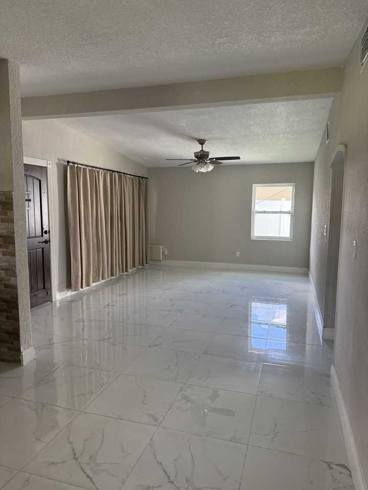 1601 Roselawn St Sw #NA - Photo 5 of 10