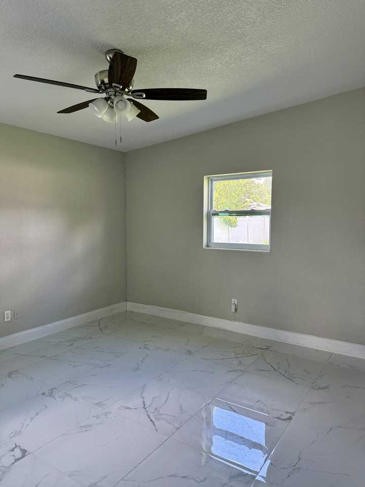 1601 Roselawn St Sw #NA - Photo 7 of 10