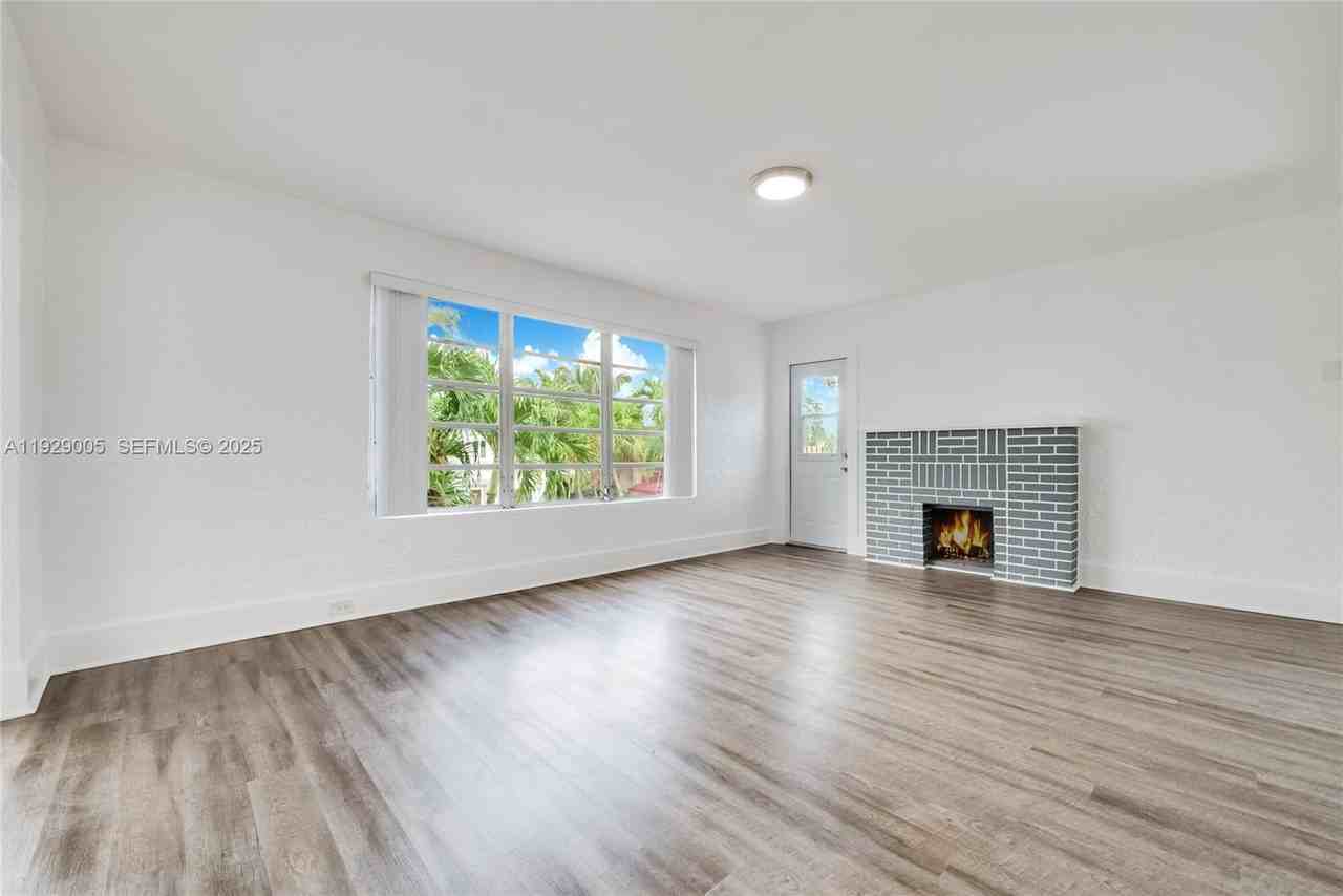 1736 Sw 9th St #1738 - Photo 2 of 15