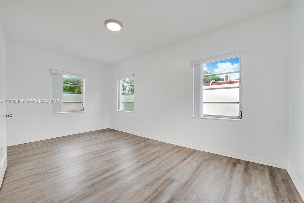 1736 Sw 9th St #1738 - Photo 5 of 15