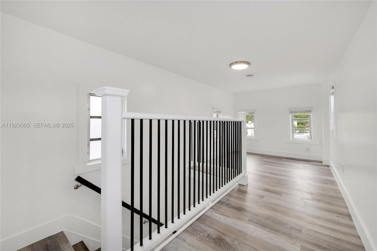 1736 Sw 9th St #1738 - Photo 6 of 15