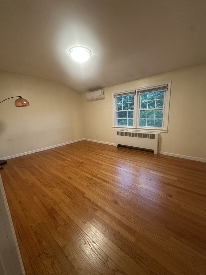 75 Lortel Ave #1 - Photo 7 of 10