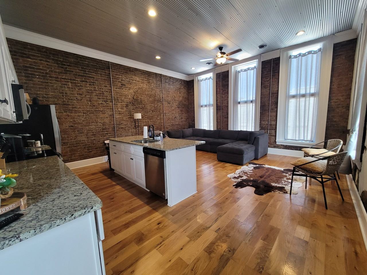 109 E Madison St #NA - Photo 2 of 11
