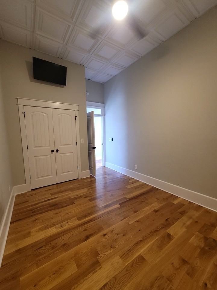 109 E Madison St #NA - Photo 7 of 11
