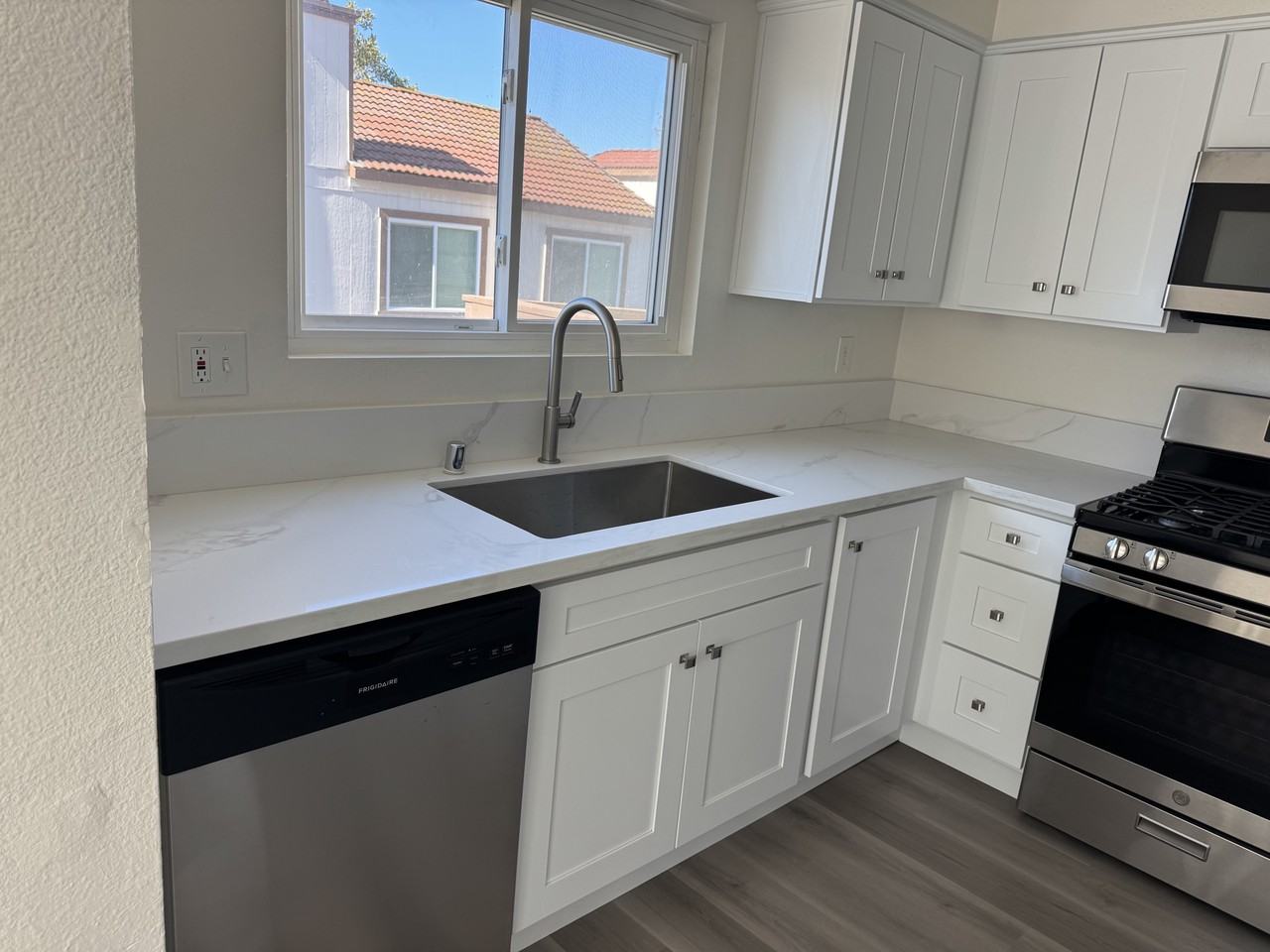 2021 S Campus Ave #F - Photo 2 of 16