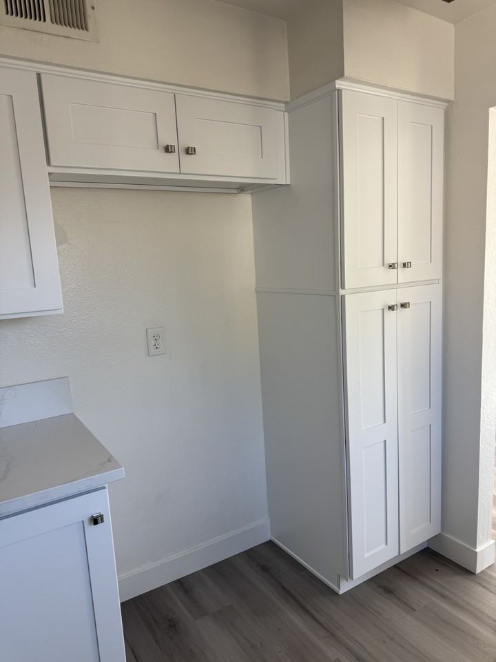 2021 S Campus Ave #F - Photo 3 of 16