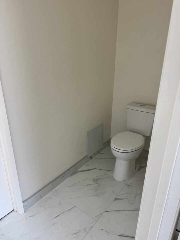 2021 S Campus Ave #F - Photo 5 of 16