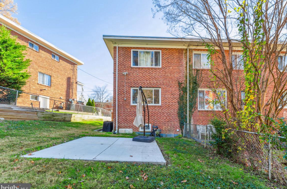 810 Neptune Ave #810 - Photo 2 of 11