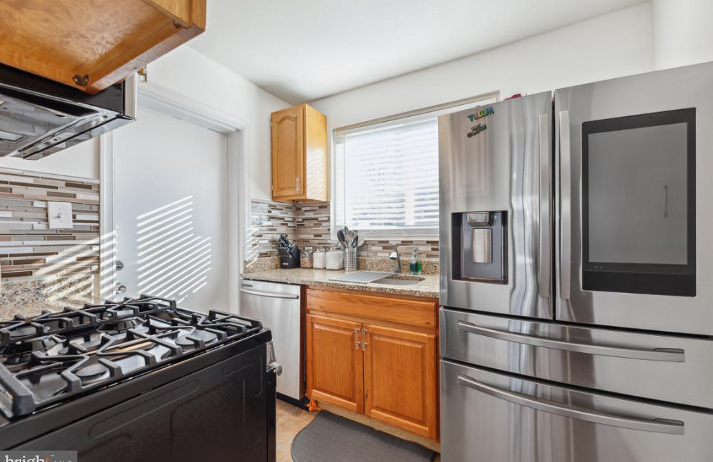 810 Neptune Ave #810 - Photo 3 of 11