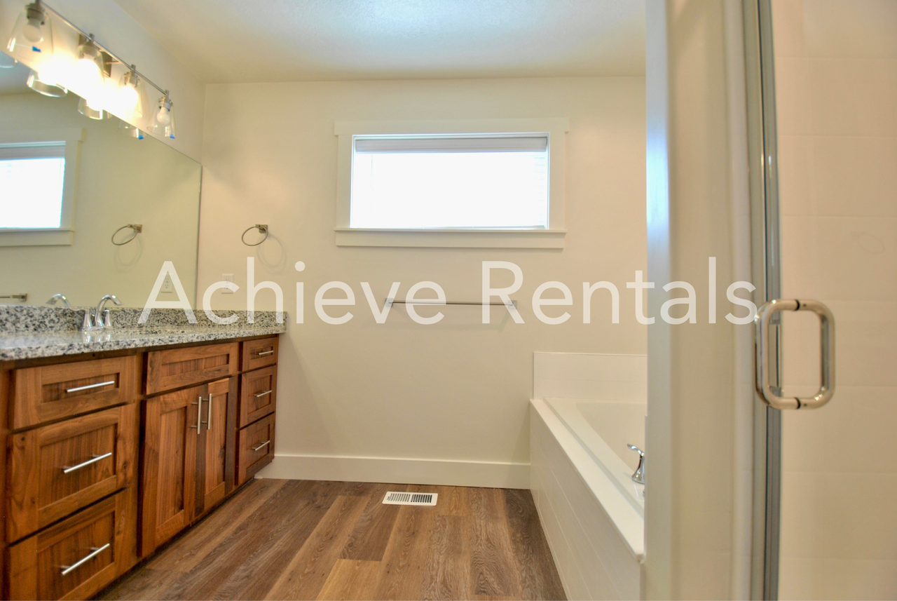 2038 N 380 E - Photo 6 of 11