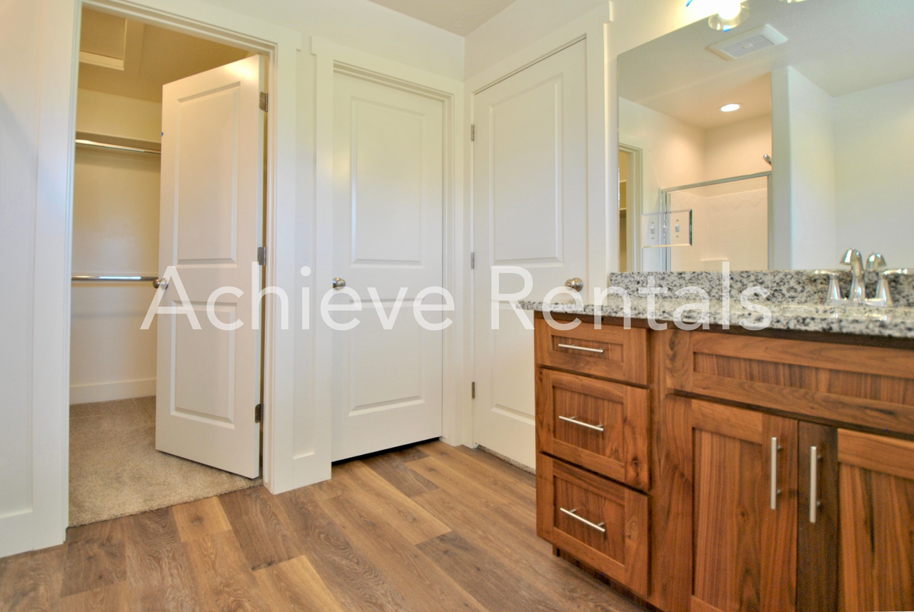 2038 N 380 E - Photo 7 of 11