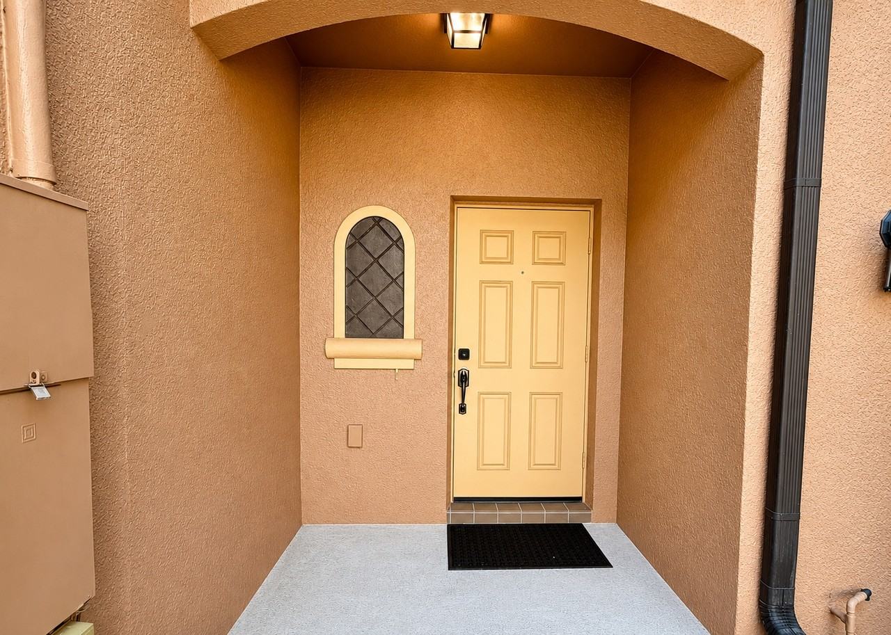 1720 Retreat View Cir #1720 - Photo 2 of 32