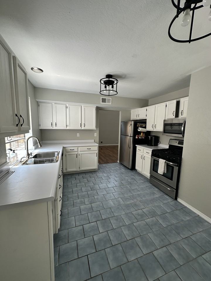 11116 Paris Ave Ne #NA - Photo 2 of 10