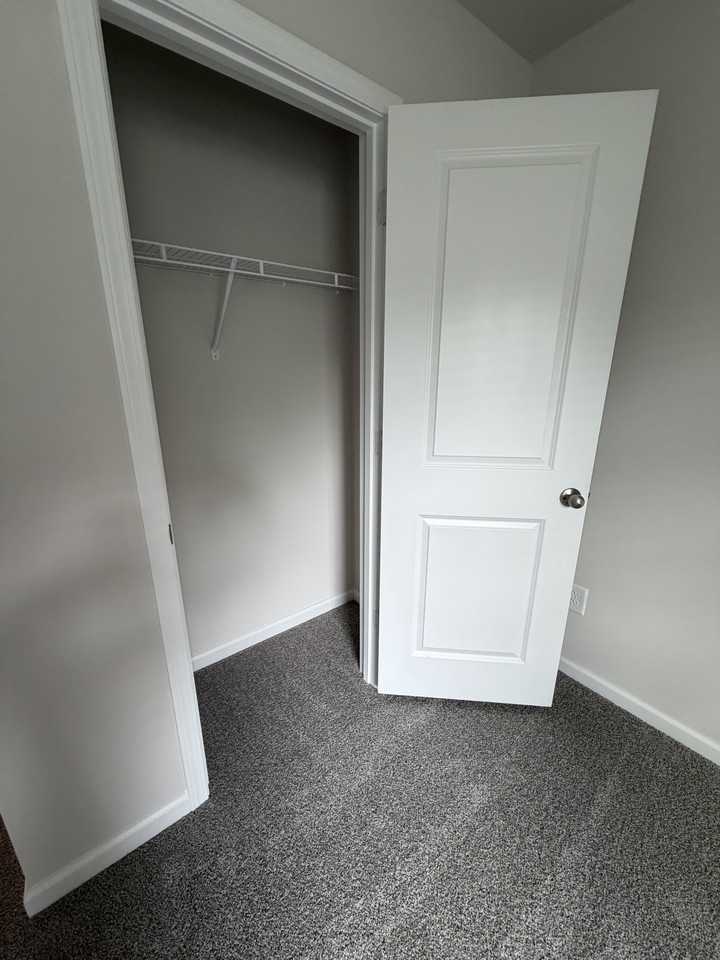 400 Speyside Ln #1 - Photo 5 of 13