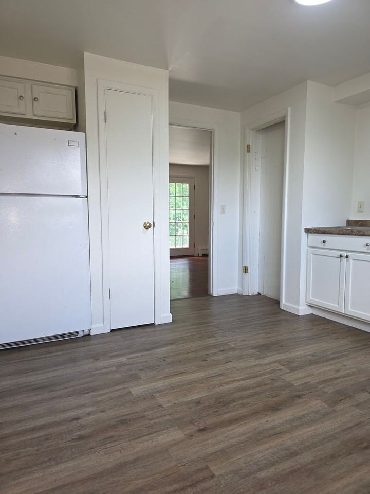 519 W Water St - Photo 4 of 12