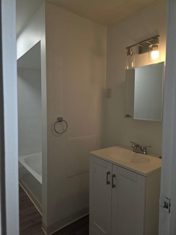519 W Water St - Photo 5 of 12