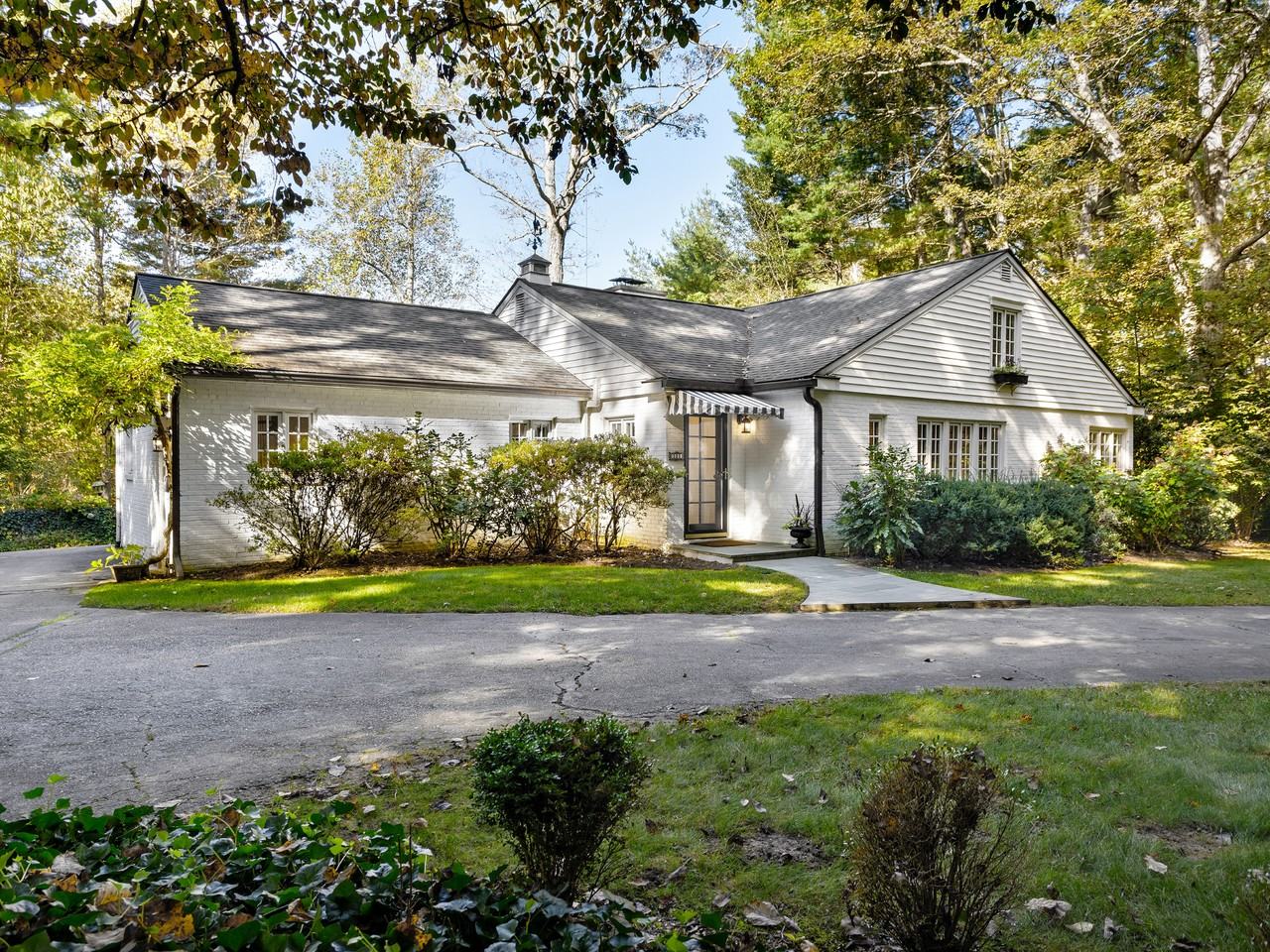 321 Vanderbilt Rd #NA - Photo 2 of 38