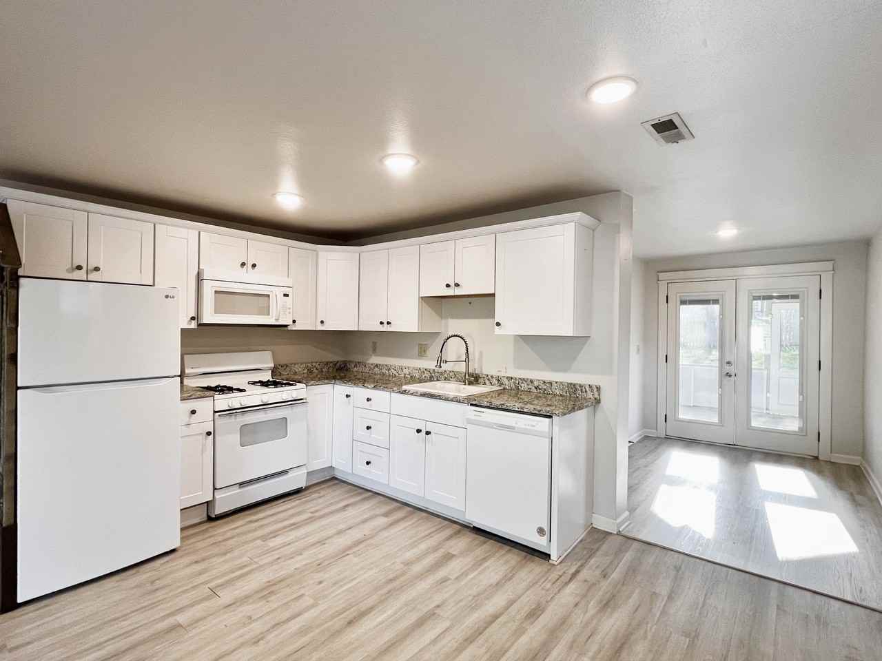 1233 S Washington Ave #NA - Photo 2 of 21