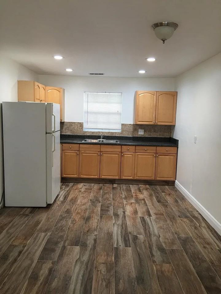 558 Holly Dr #1 - Photo 2 of 18