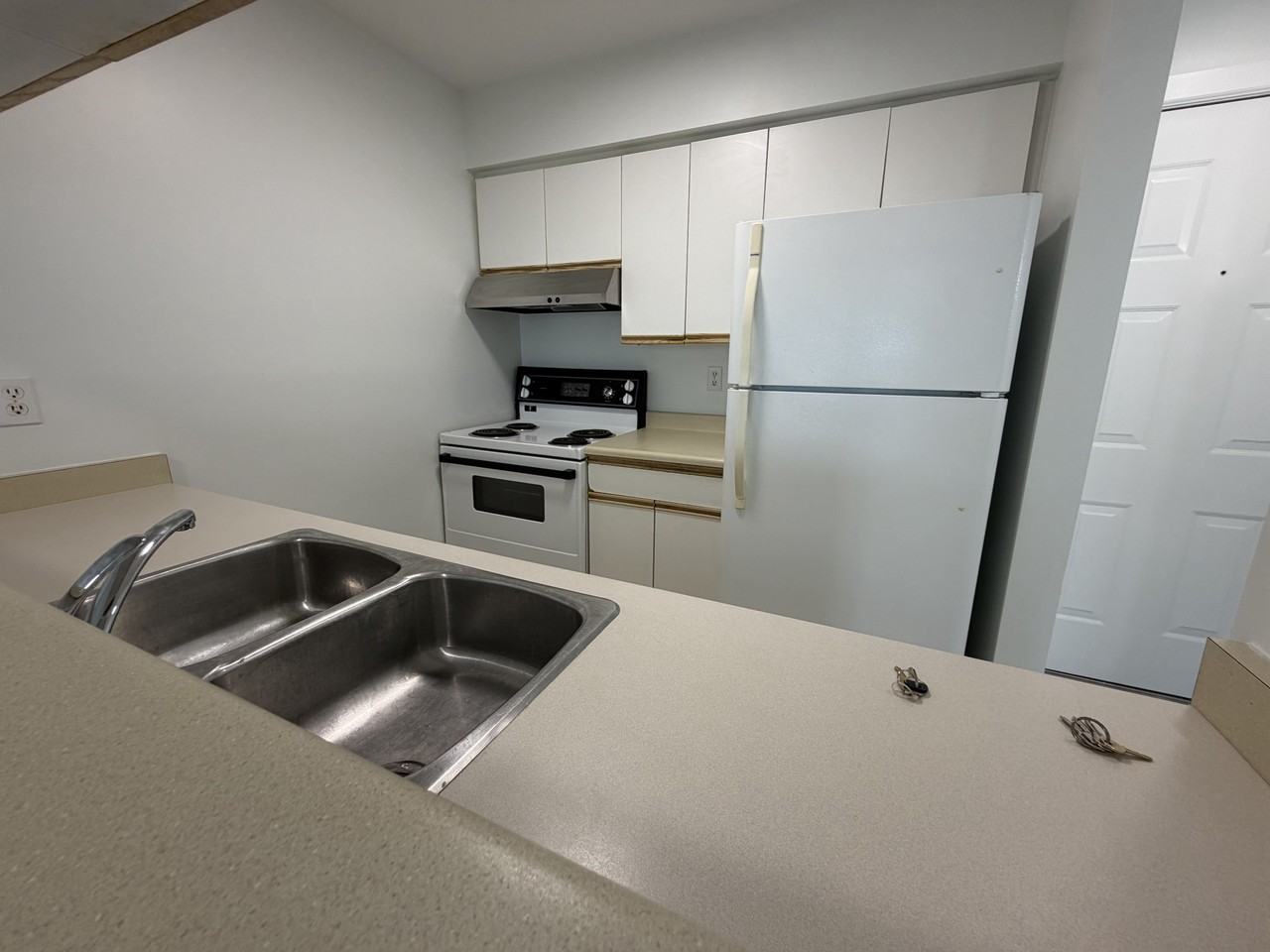 1567 East Broadway - Photo 5 of 12