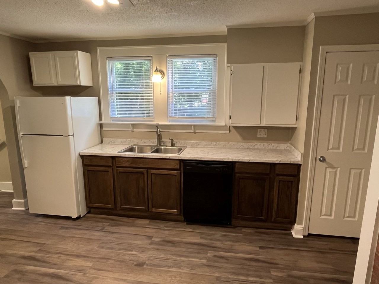 975 Old Charlotte Rd - Photo 6 of 33