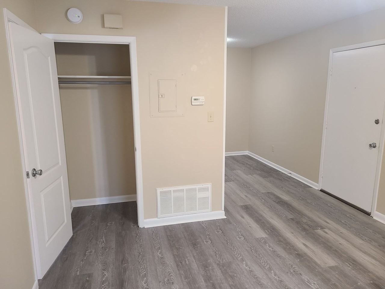 117 117 Alder Ave S.E. - 1 bedroom, 1 bath (1st floor) - Photo 4 of 10