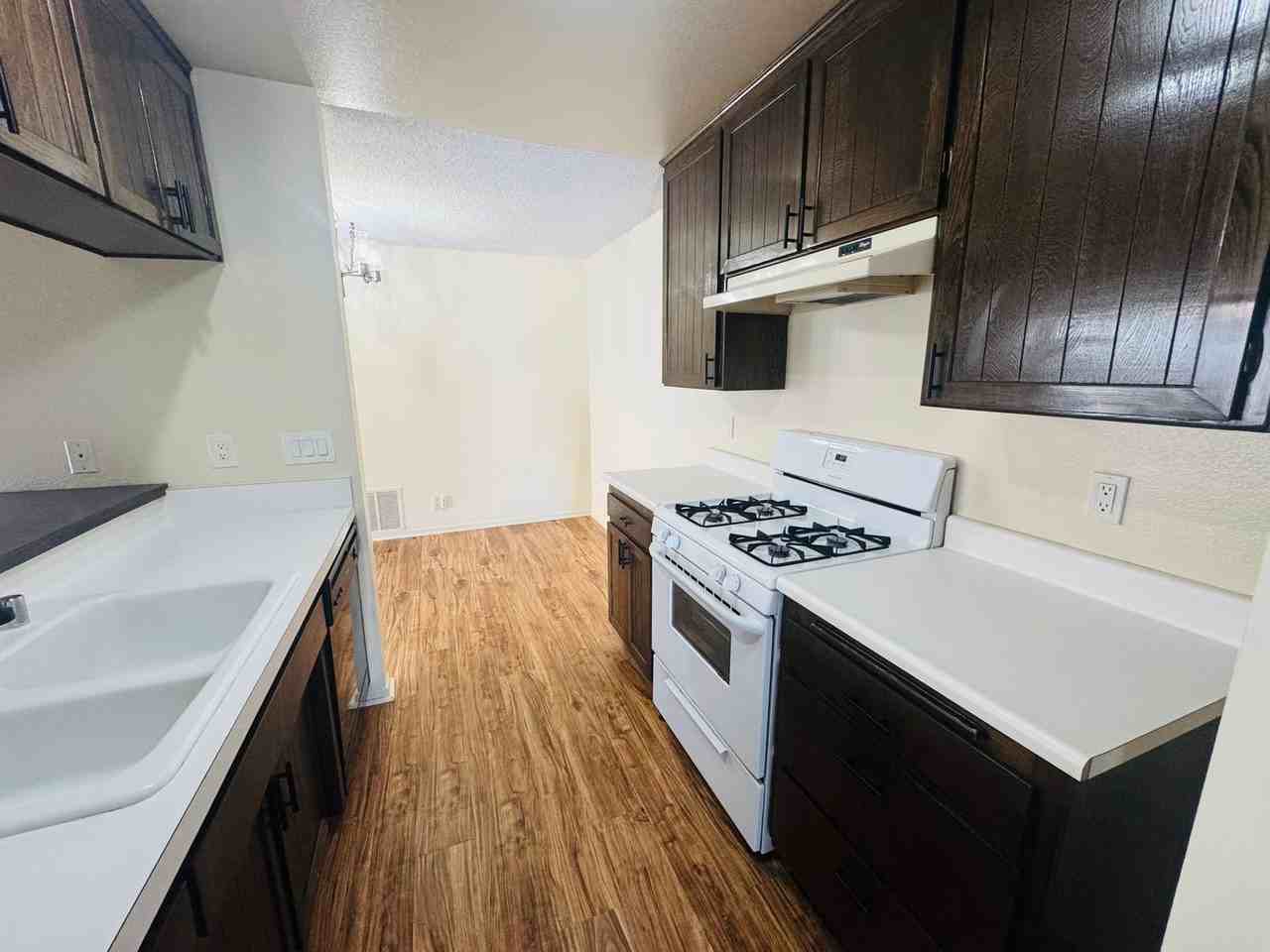 170 Ripley St - Photo 4 of 12