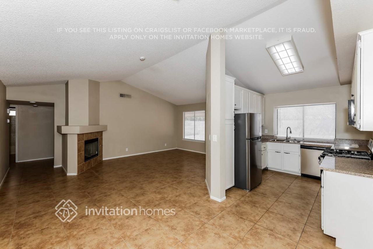 90 Megan Dr - Photo 4 of 17