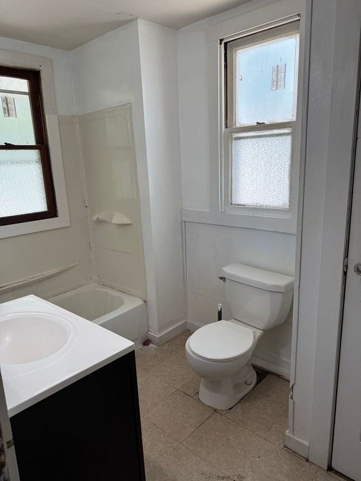 2451 S 11th St - Photo 4 of 5