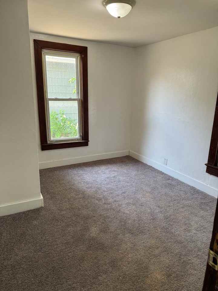 2451 S 11th St - Photo 5 of 5