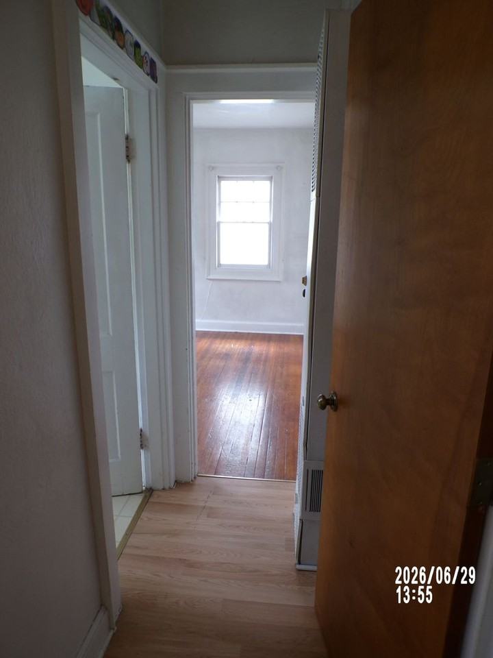 316-02 - 311 - 317 - 321 - 322 - 327 - 329 NW 18th St. Corvallis, OR 97330 - Photo 5 of 22