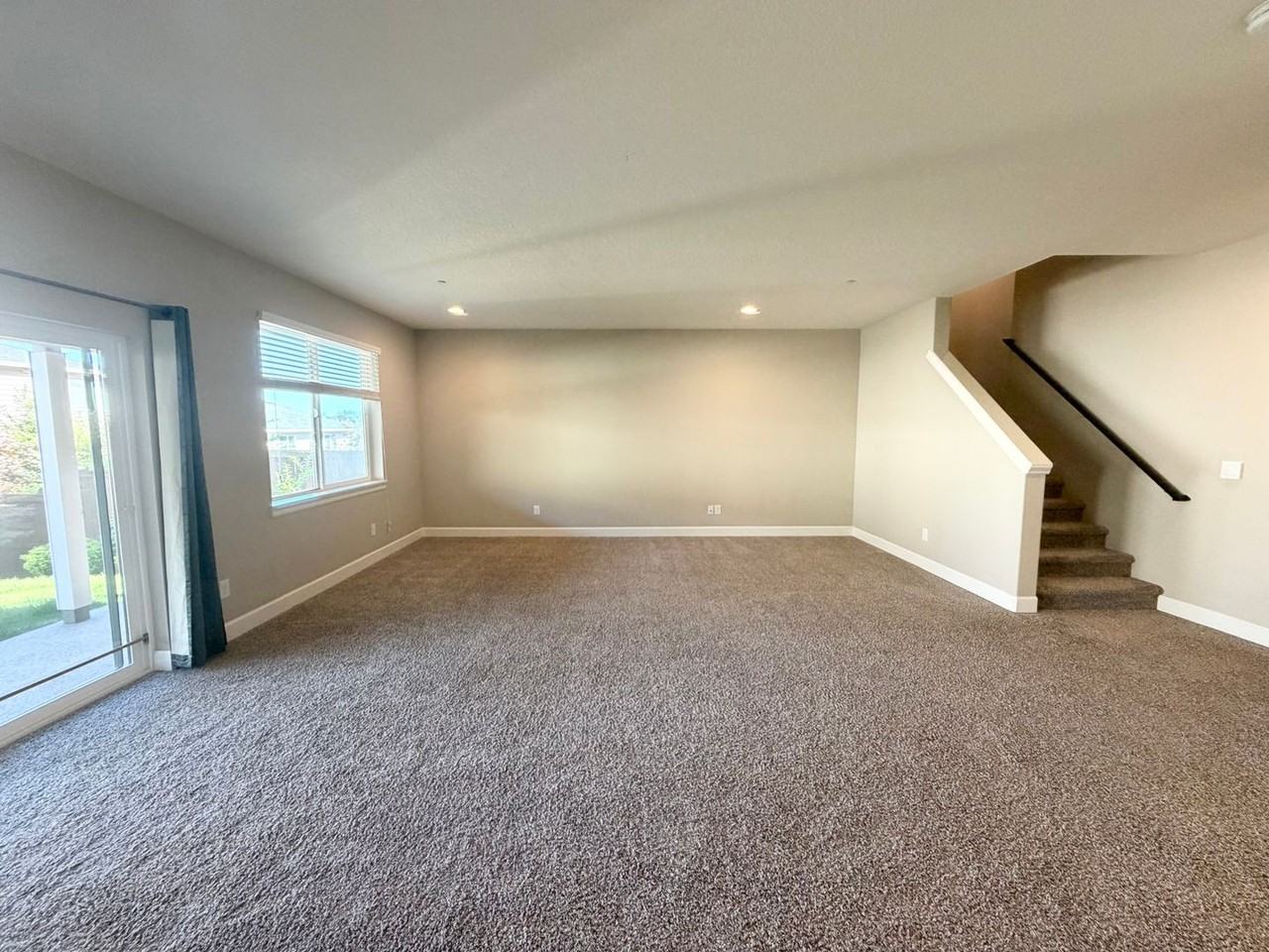 5744 Nw 131st Ave - Photo 7 of 36