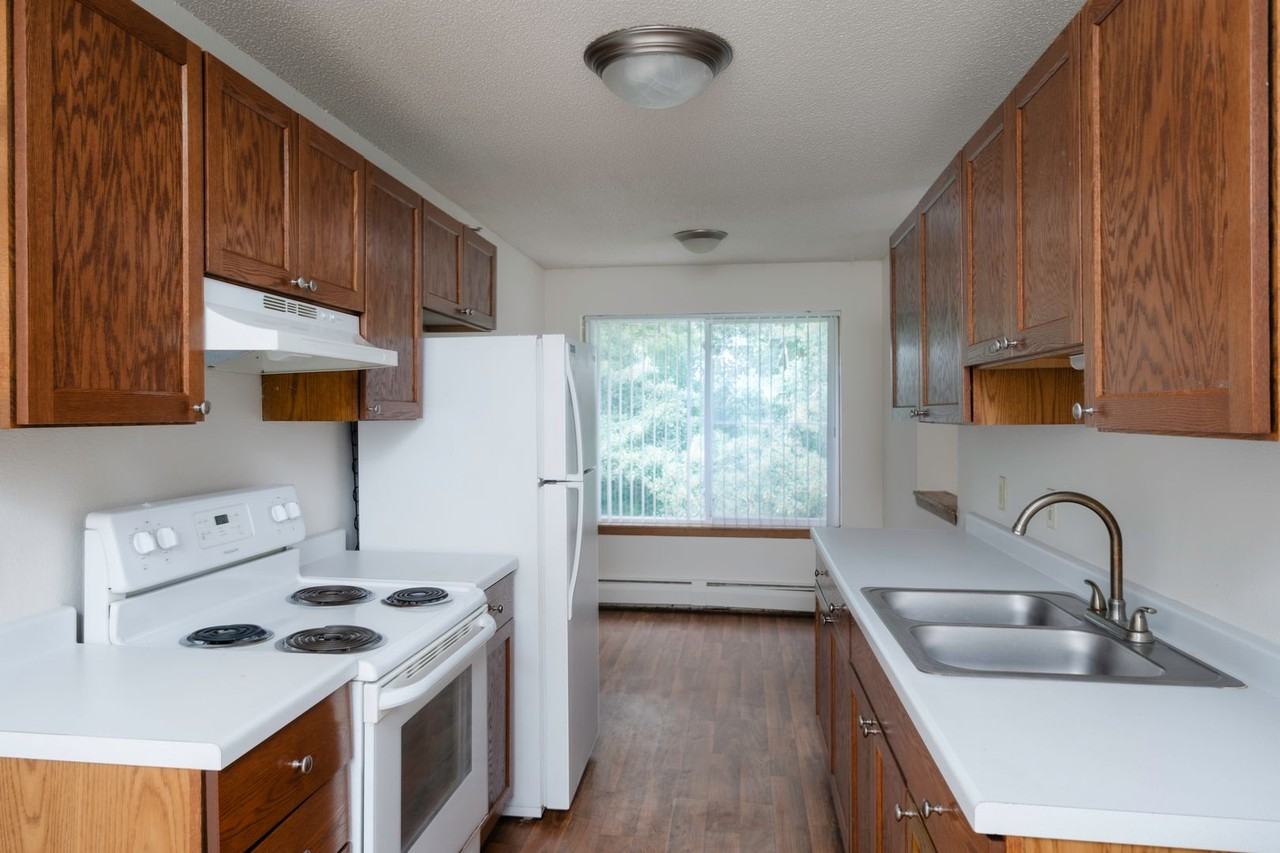 Raven Court Townhomes - Photo 7 of 26