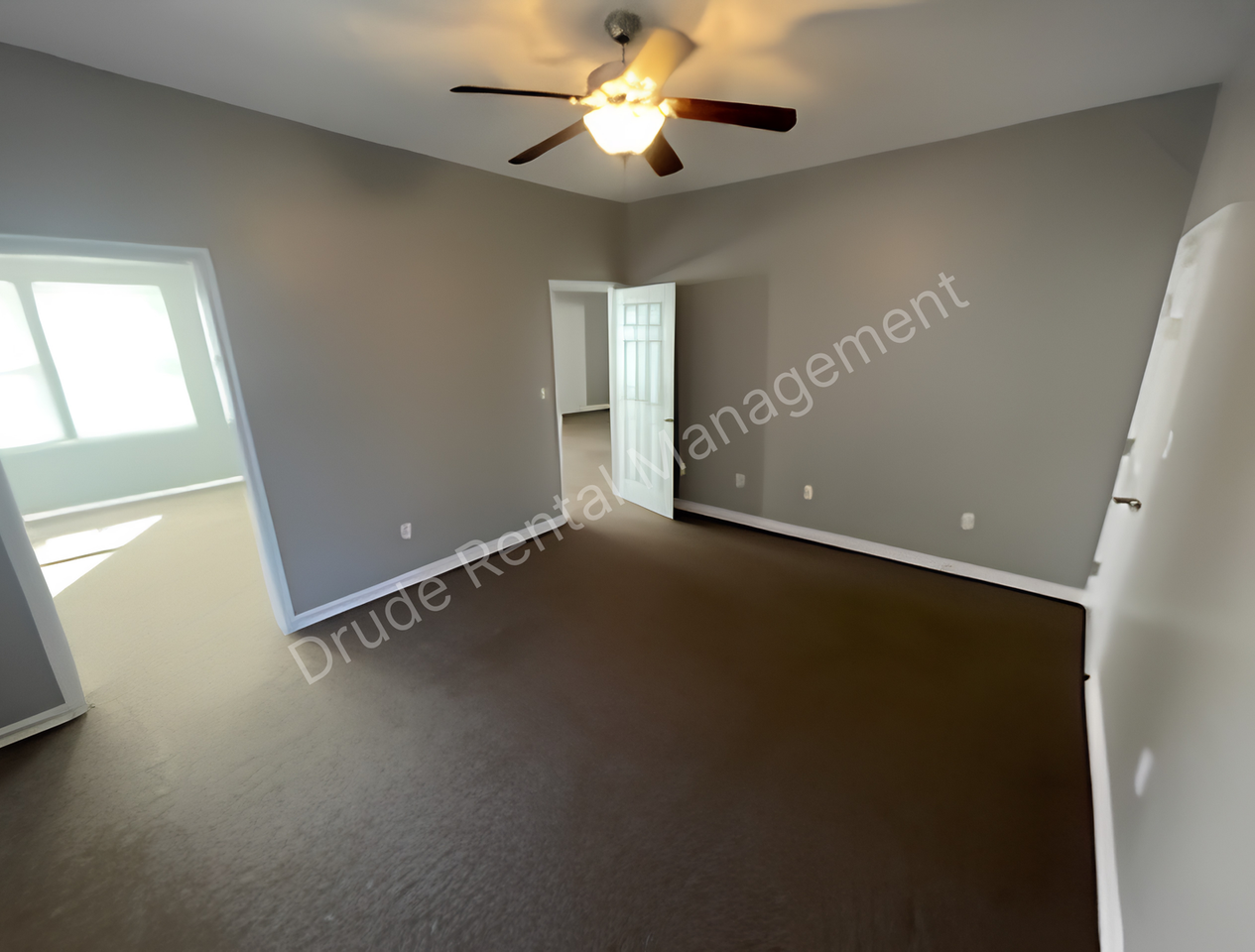 809 E Thomas St - Photo 5 of 15