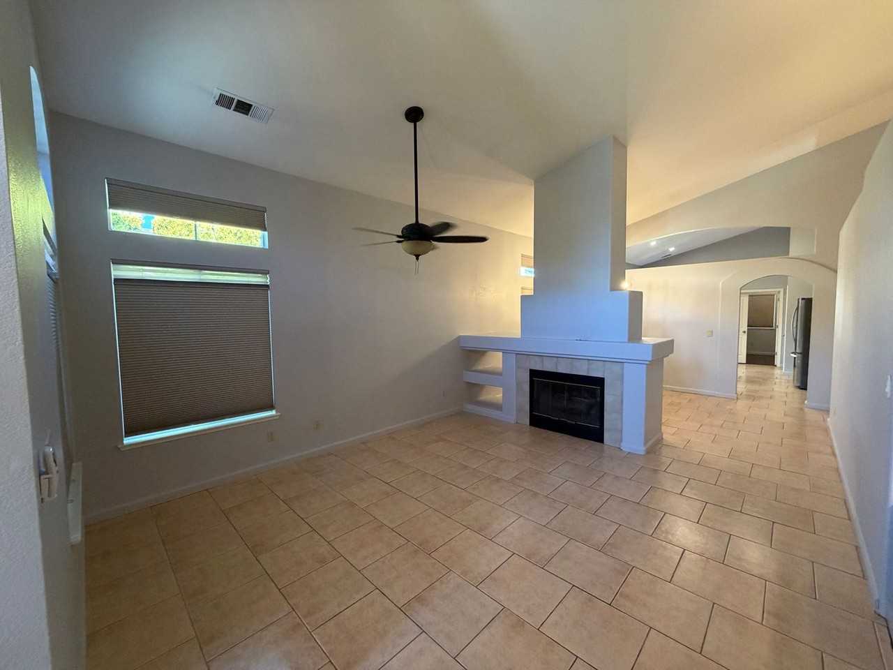 217 Rochelle Ct - Photo 3 of 20