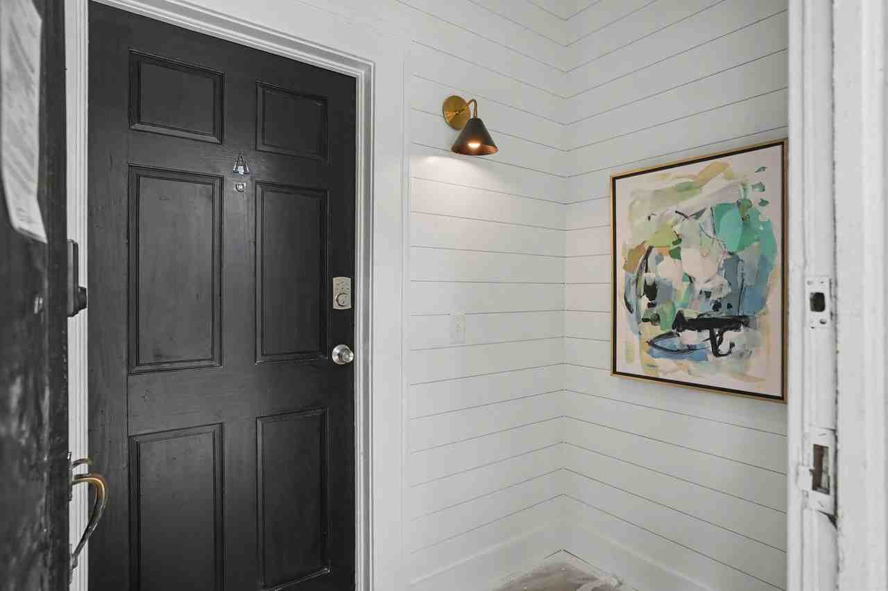 620 E 48th St - Photo 4 of 23