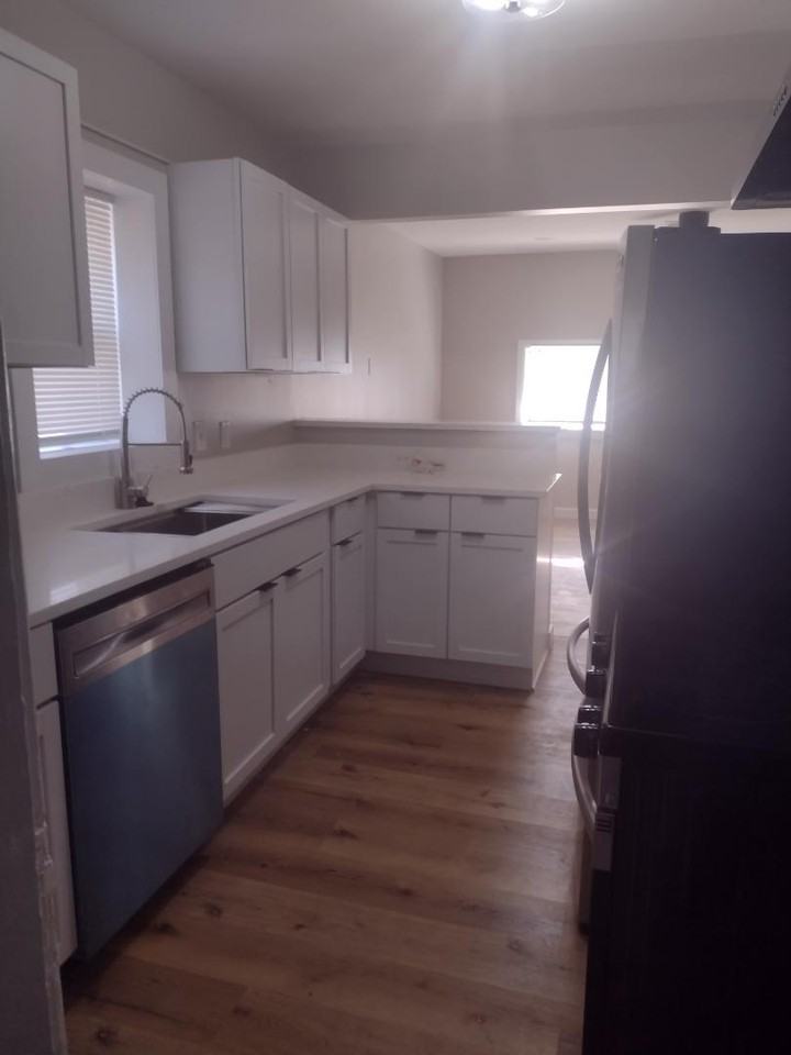 1518 N Severance St - Photo 5 of 13
