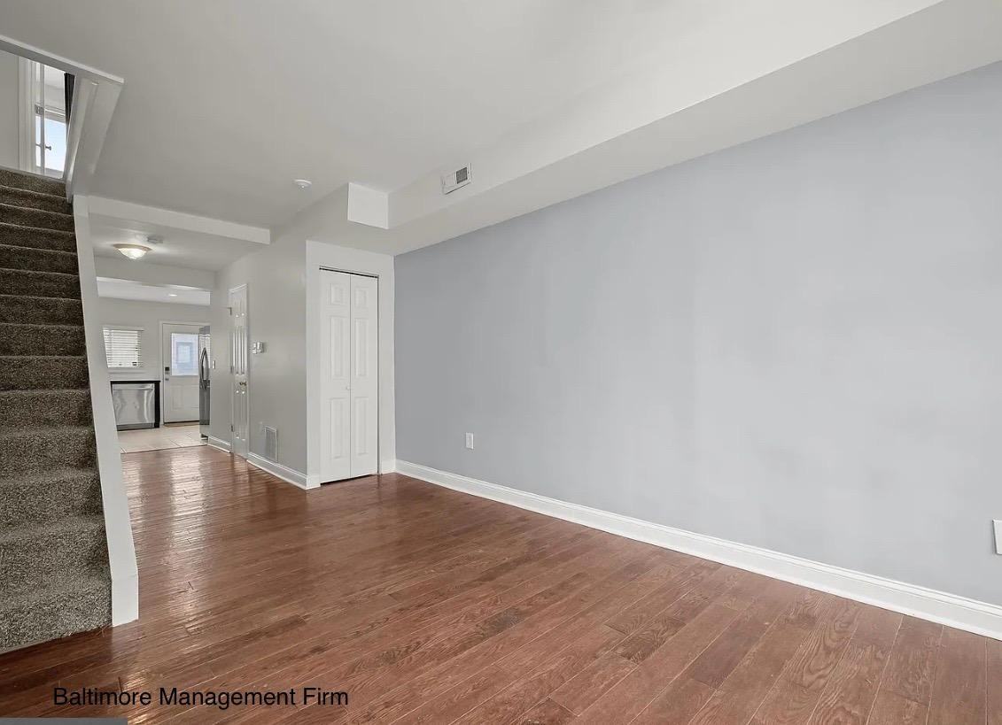 805 S Decker Ave - Photo 4 of 17