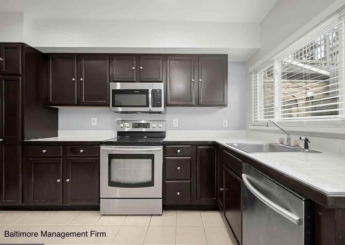 805 S Decker Ave - Photo 6 of 17