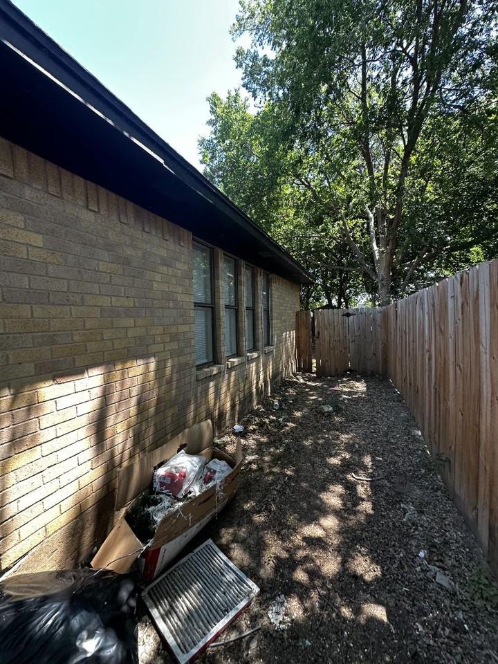 2463 Fort Worth St - Photo 5 of 17