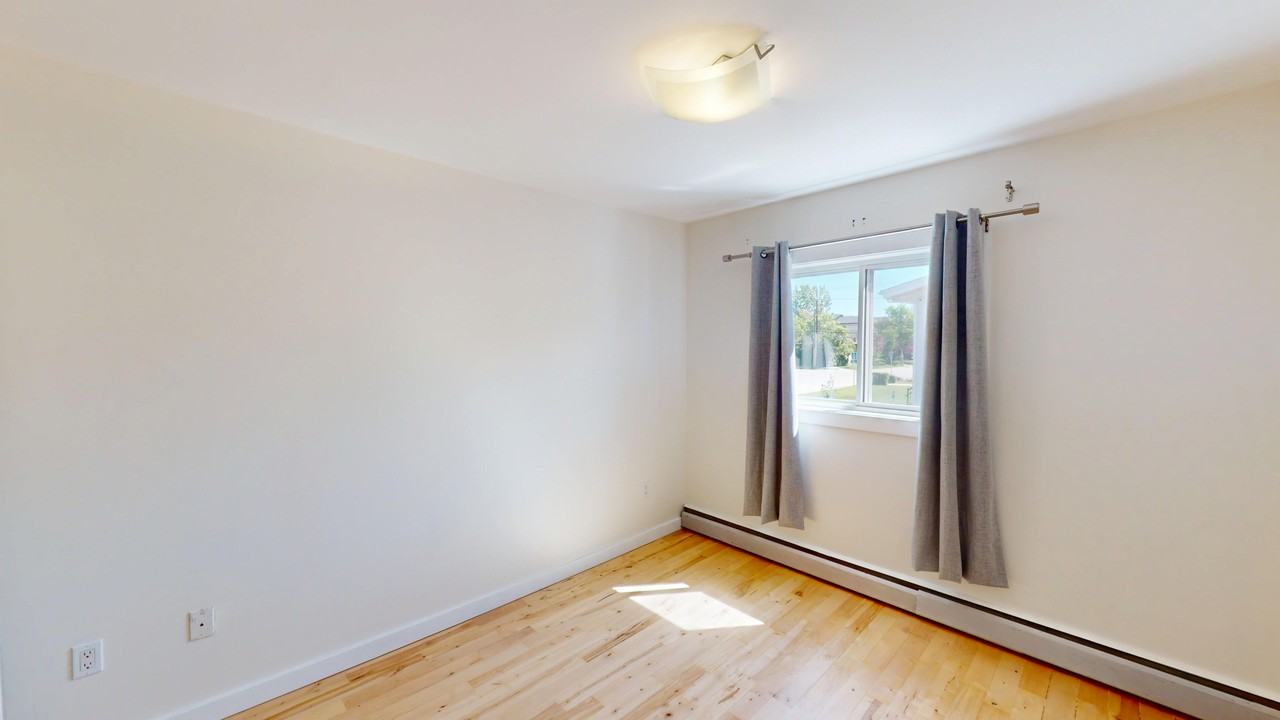 7- 1717 Westmount Rd Nw - Photo 6 of 10