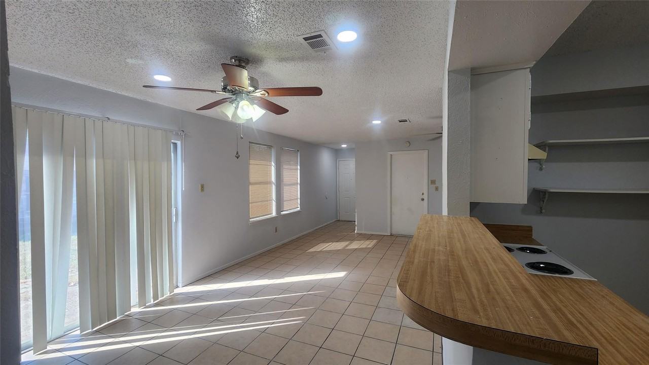 123 Prairie View Dr #123 - Photo 3 of 21