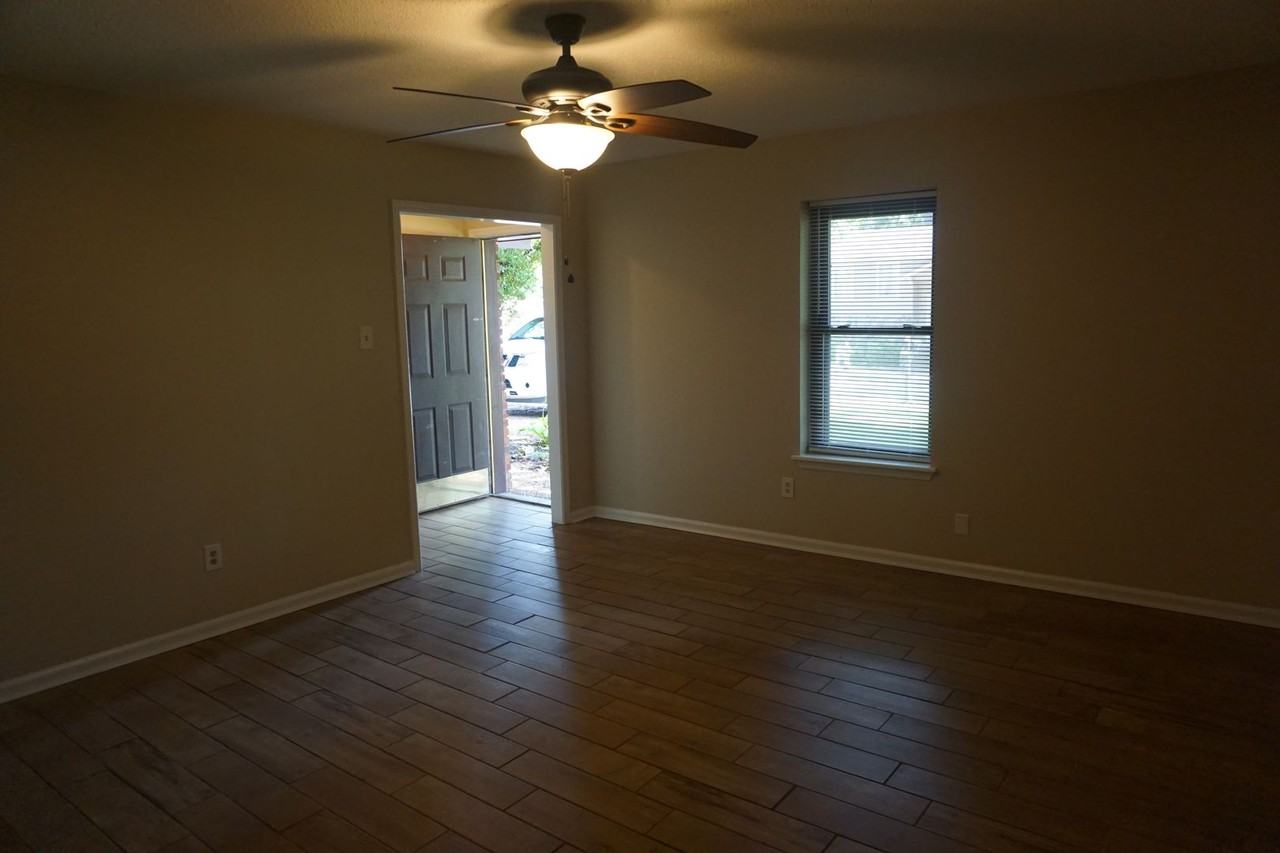 8 Patty Ln - Photo 4 of 23