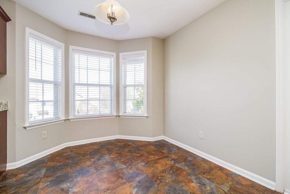 142 Homestead Pl - Photo 4 of 15