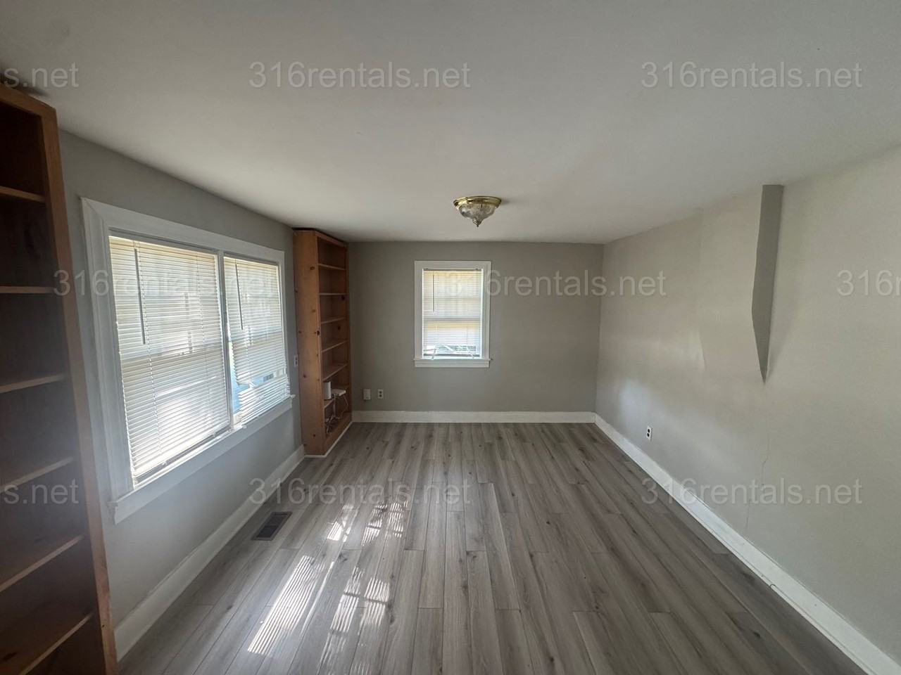 421 Old Main St - Photo 2 of 7