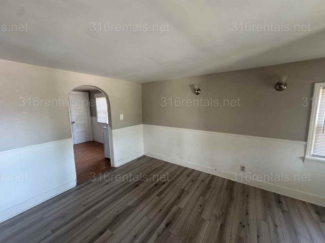 421 Old Main St - Photo 3 of 7